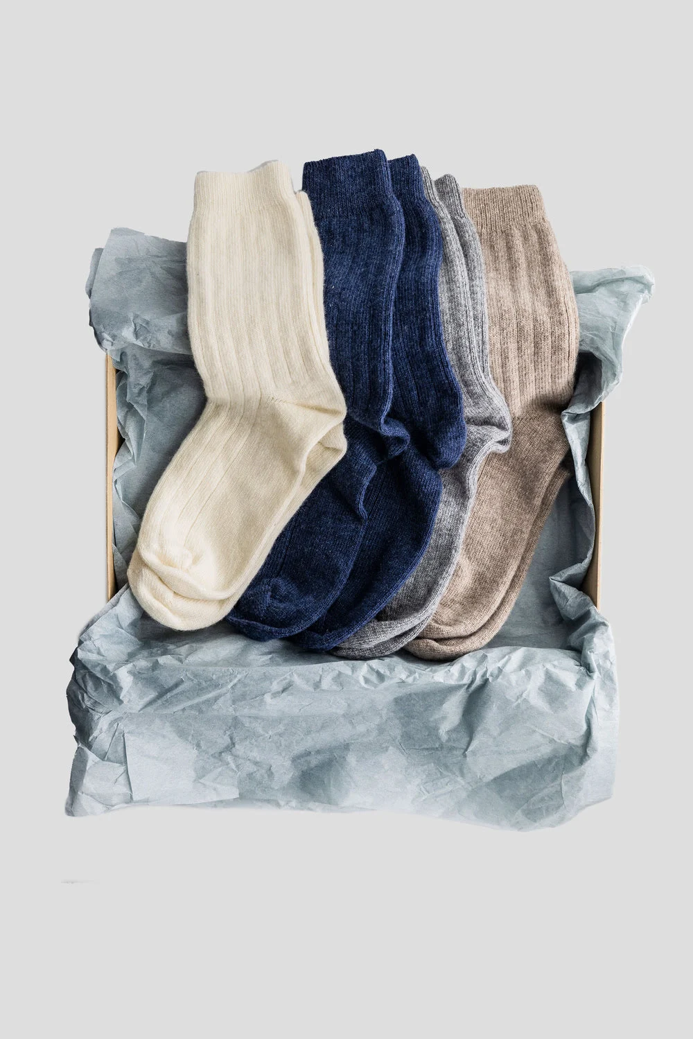 Chaussettes en laine mérinos et cachemire, confortables et élégantes, en plusieurs coloris.